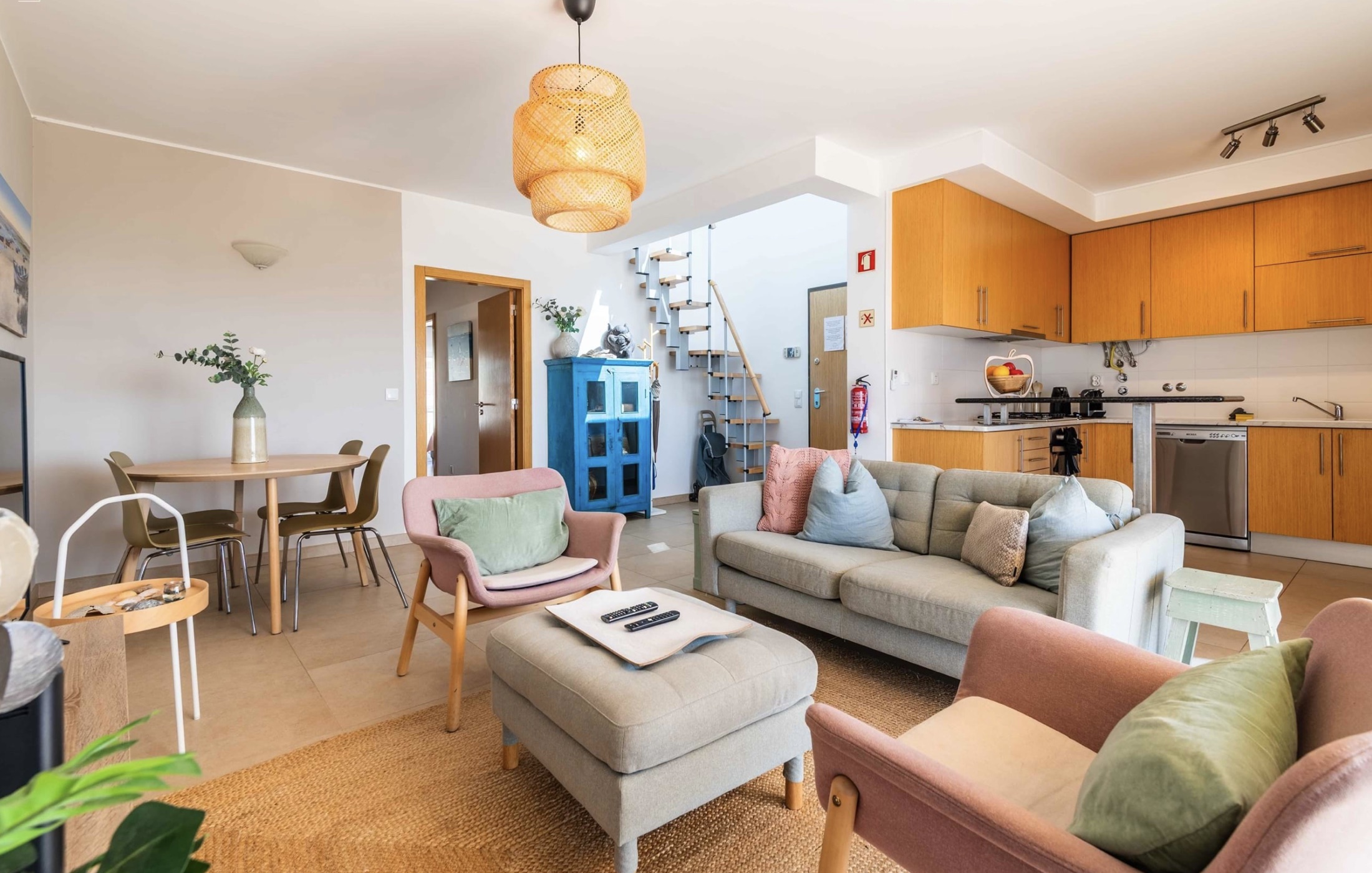 Living & kitchen